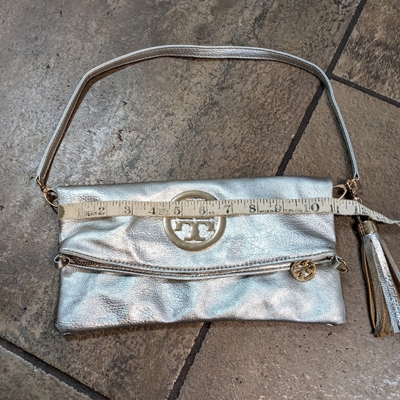 Tory Burch Soft Leather Reva Metallic Silver Clutch Shoulder Bag - Picture 14 of 16